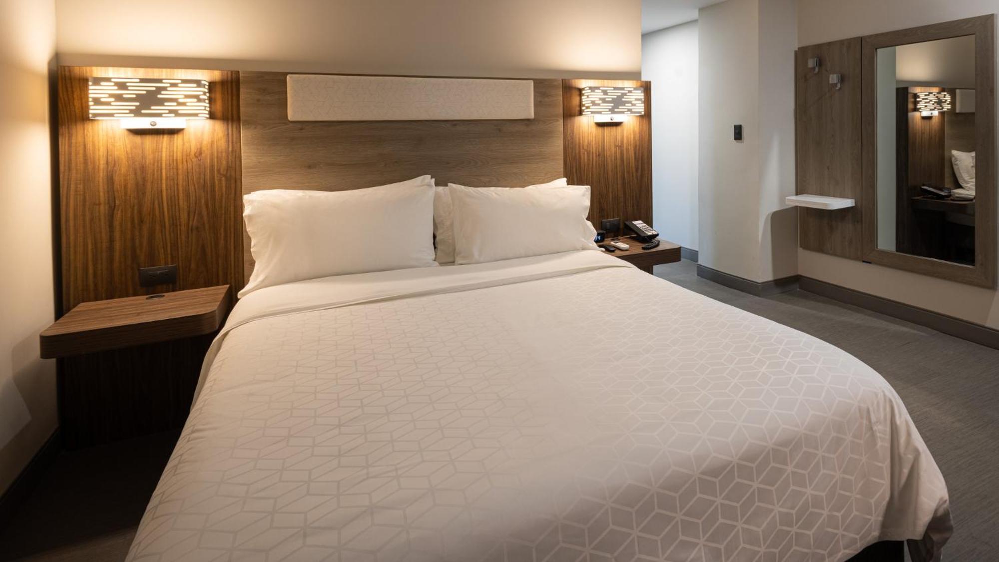 Holiday Inn Express Morelia Centro Historico Bagian luar foto