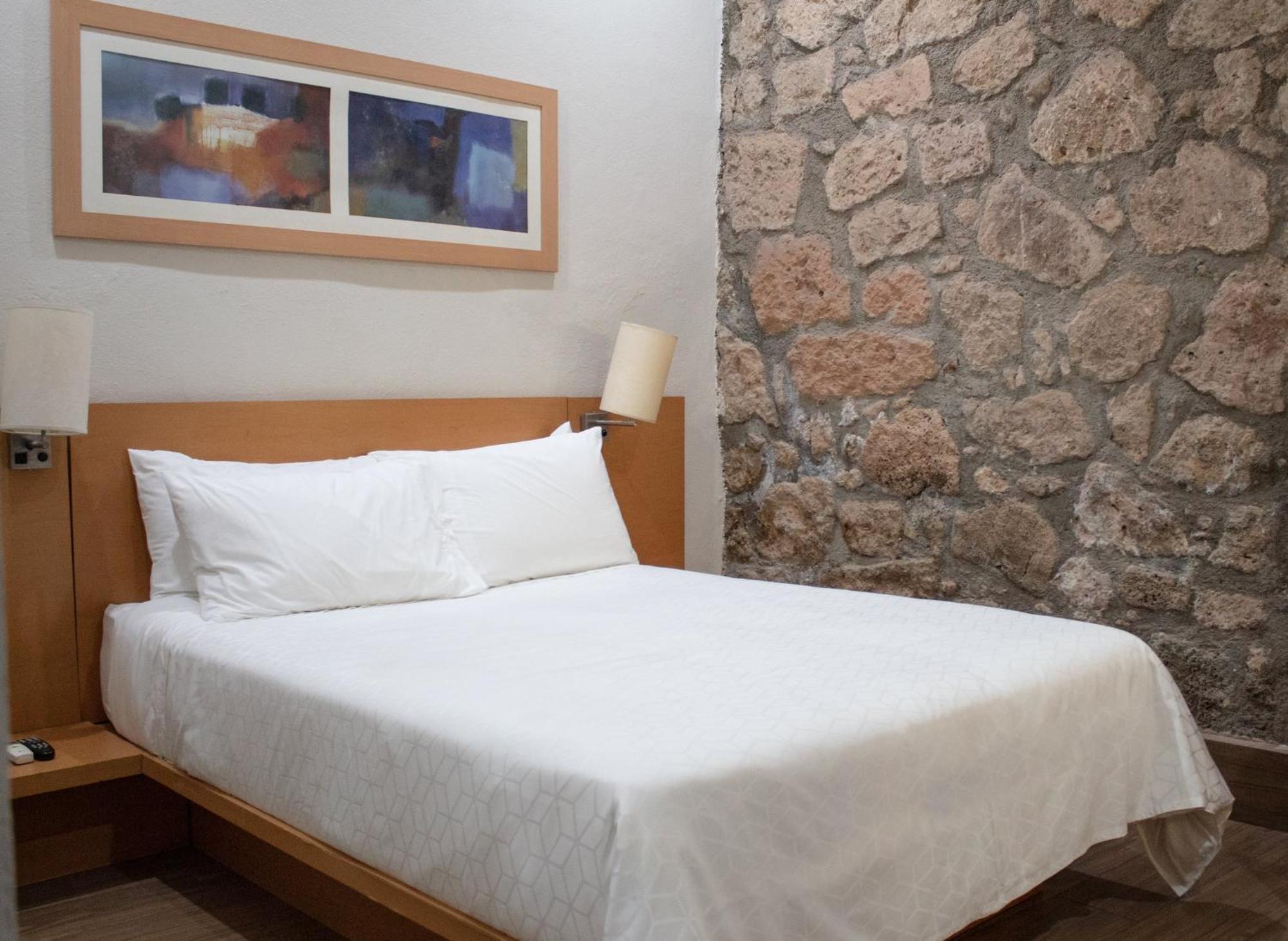 Holiday Inn Express Morelia Centro Historico Bagian luar foto