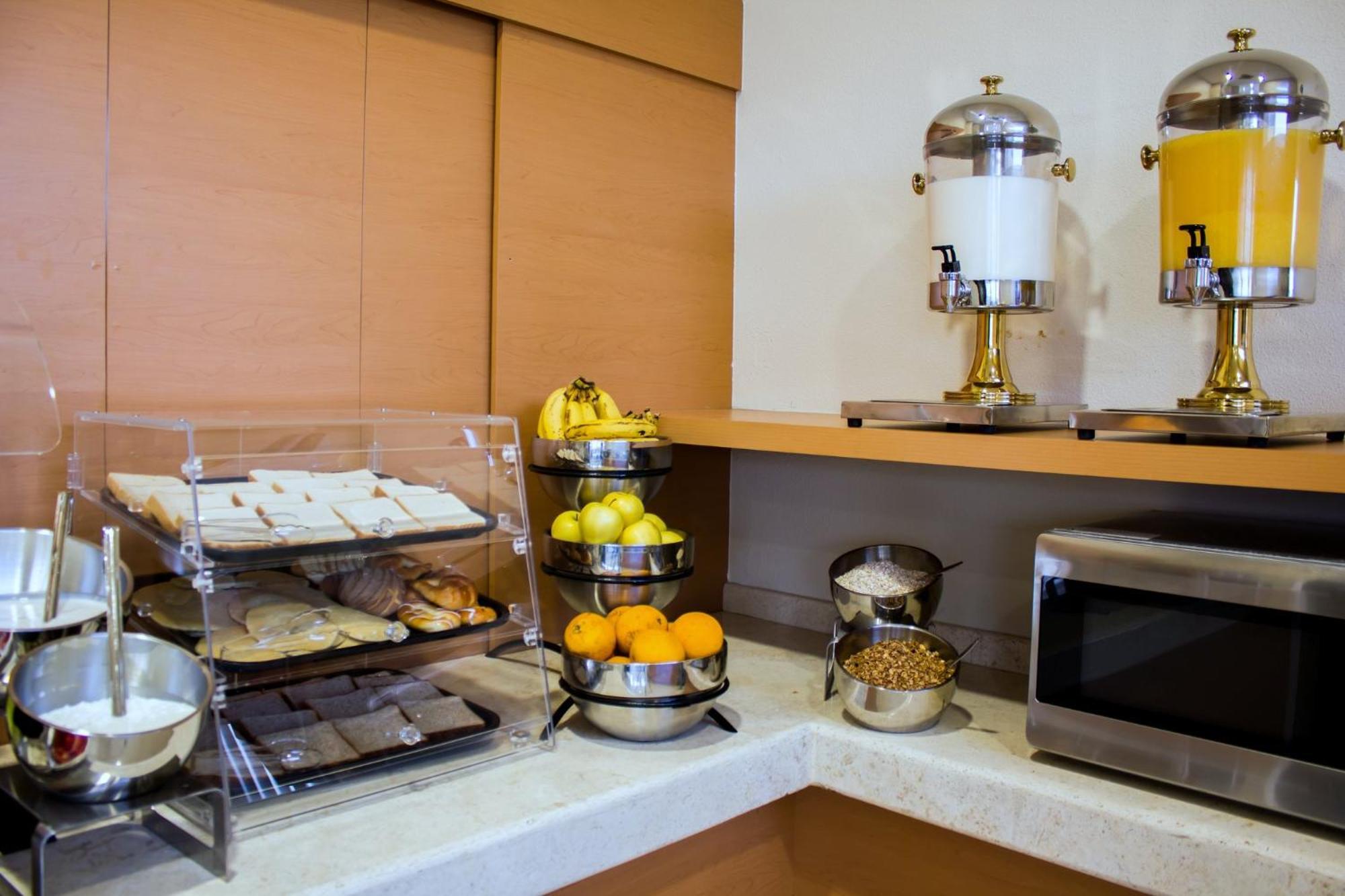 Holiday Inn Express Morelia Centro Historico Bagian luar foto